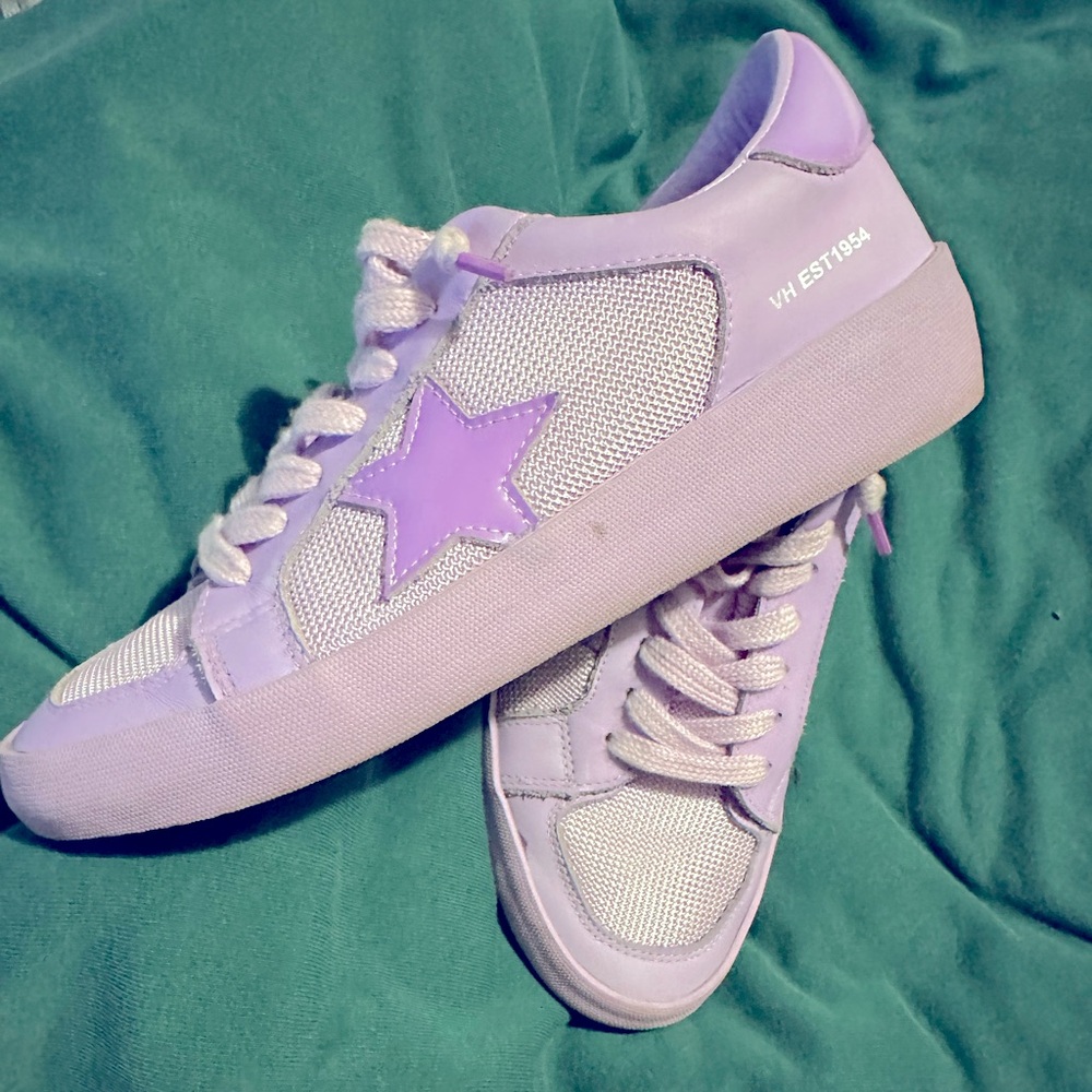 Vintage Havana Sneaker in purple.Size 7 1/2.